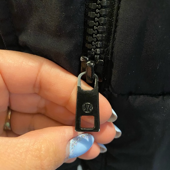 Lululemon “Pinnacle” Winter Jacket Size 6 Black - Picture 9 of 9